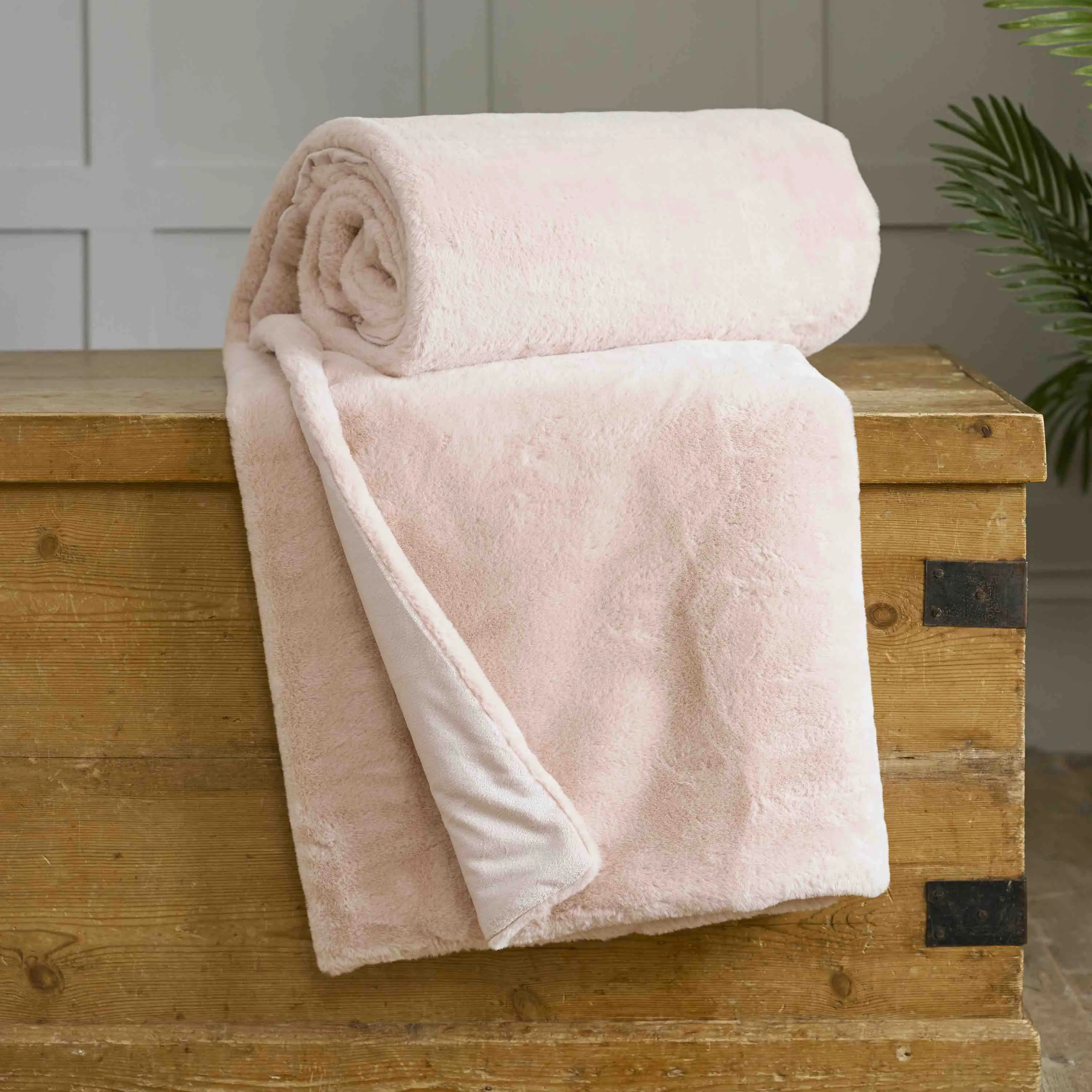 Aspen Faux Fur Quilted Throw  - Blush