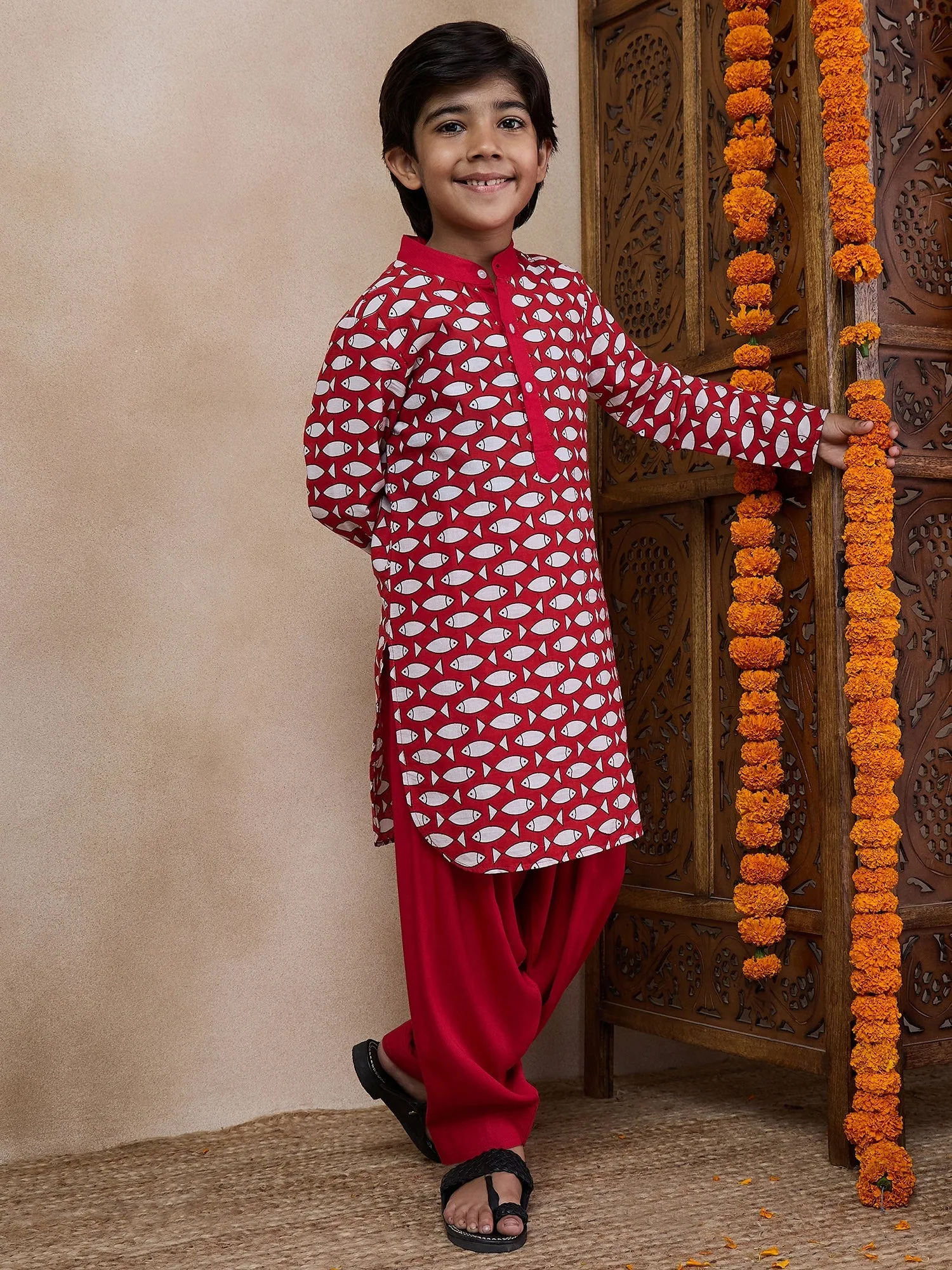 Boys Ethnic Motifs Printed Band Collar Kurta With Salwar