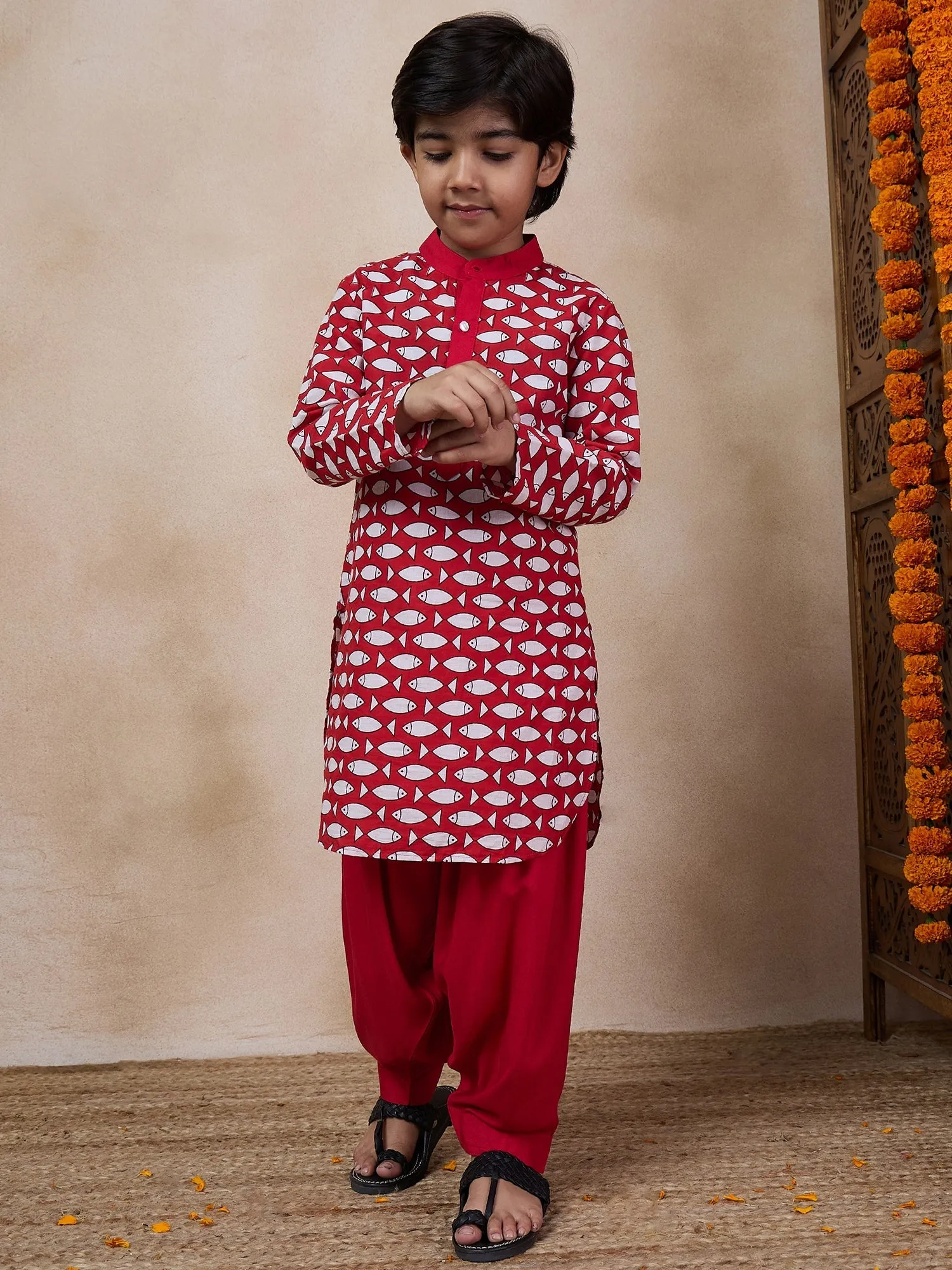 Boys Ethnic Motifs Printed Band Collar Kurta With Salwar