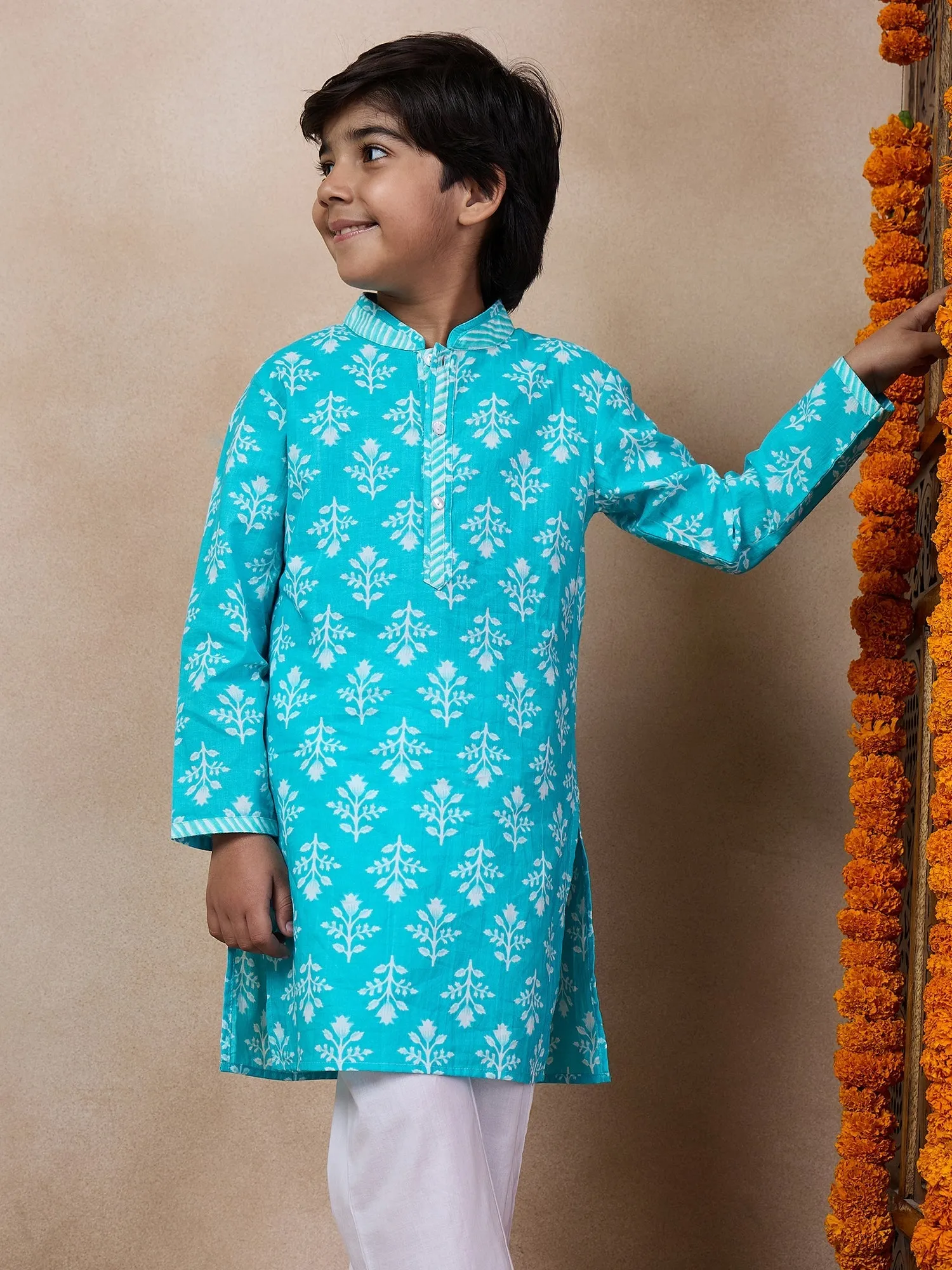 Boys Mandarin Collar Ethnic Motifs Printed Regular Kurta With Pyjamas