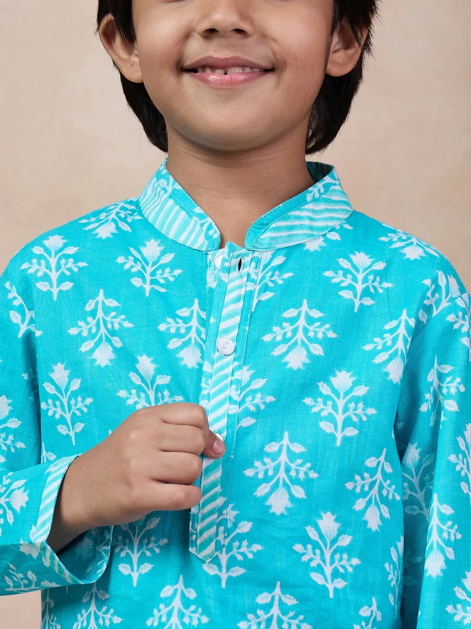 Boys Mandarin Collar Ethnic Motifs Printed Regular Kurta With Pyjamas