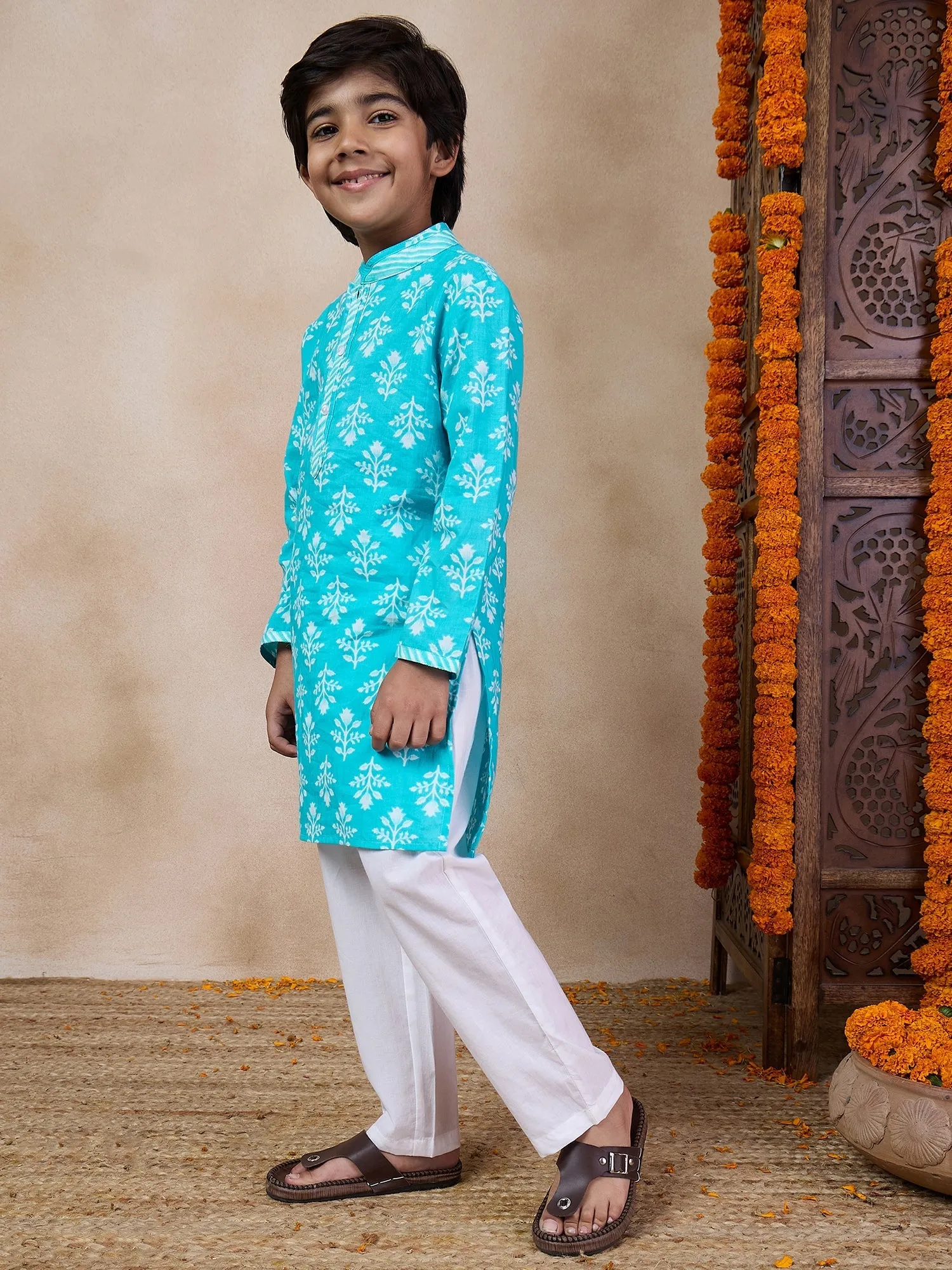 Boys Mandarin Collar Ethnic Motifs Printed Regular Kurta With Pyjamas