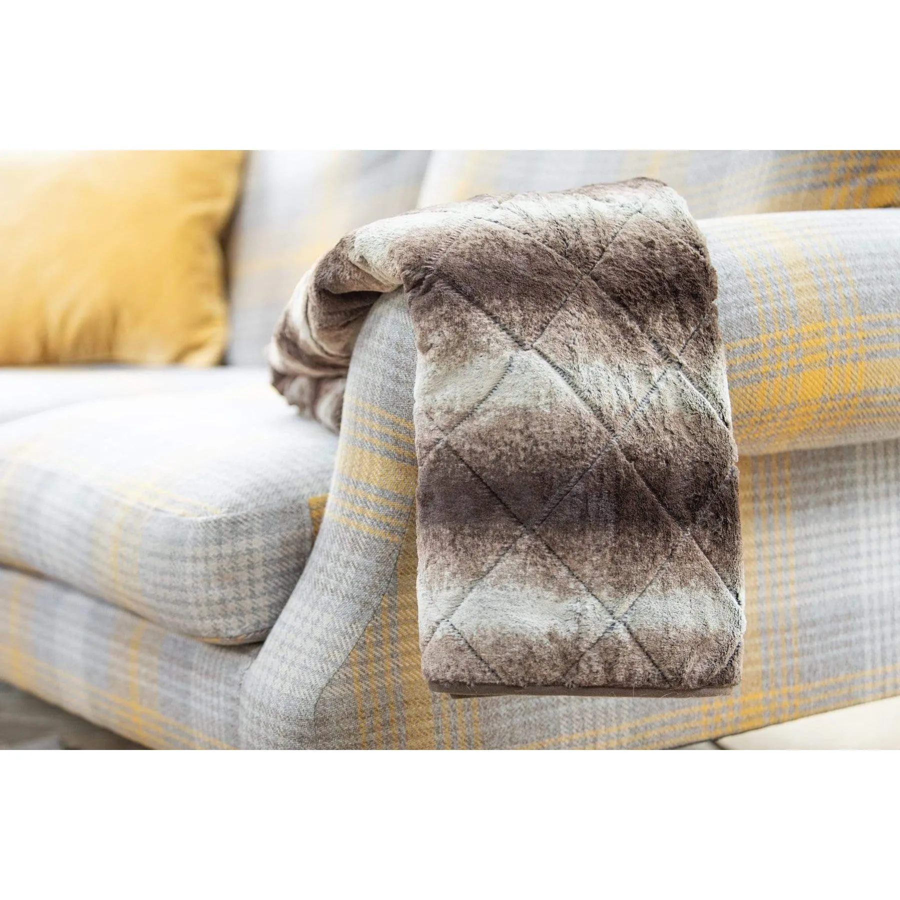 Collared Creatures - Luxury Faux-Fur Brown Dog Blanket - Sofa Throw