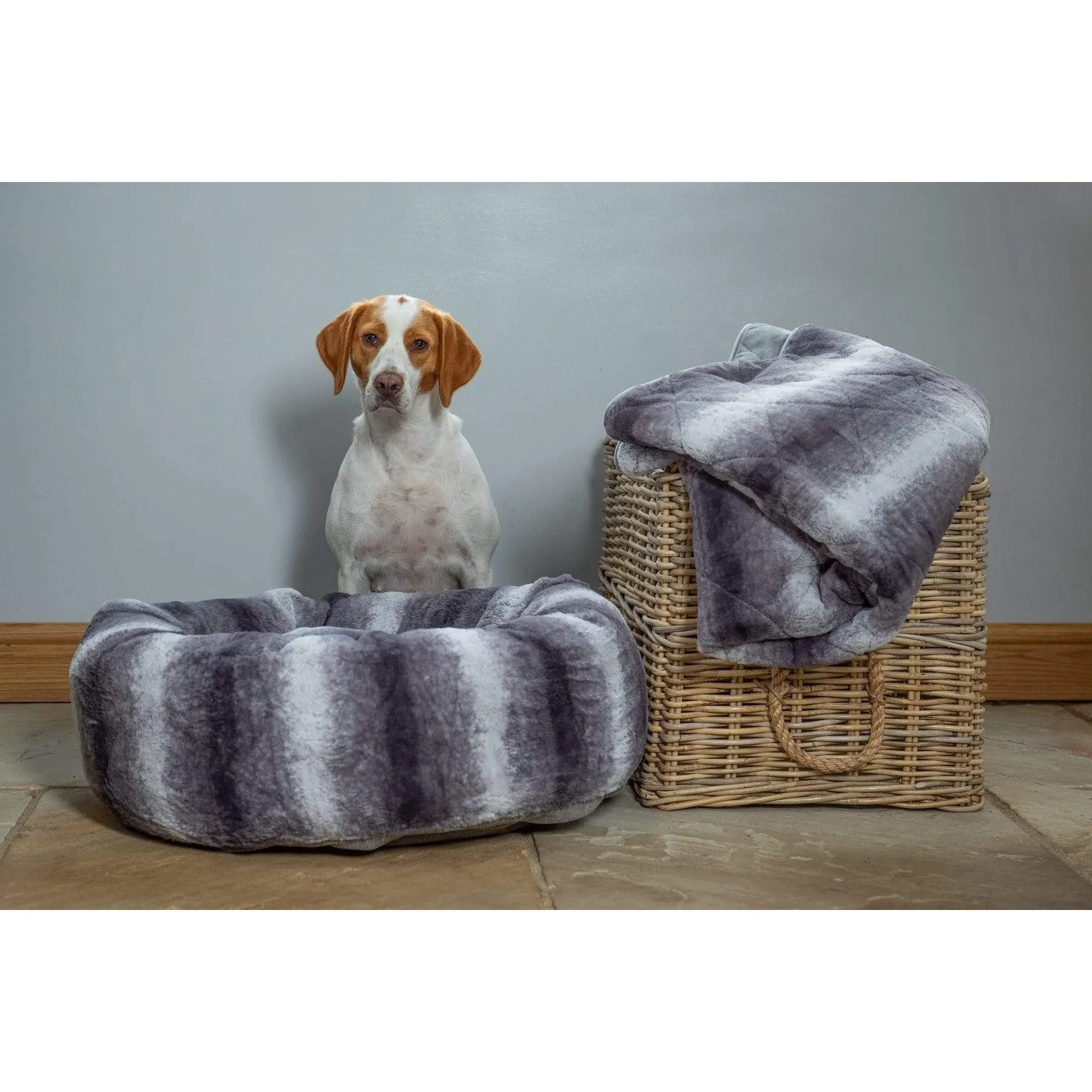 Collared Creatures - Luxury Faux-Fur Grey Dog Blanket - Sofa Throw