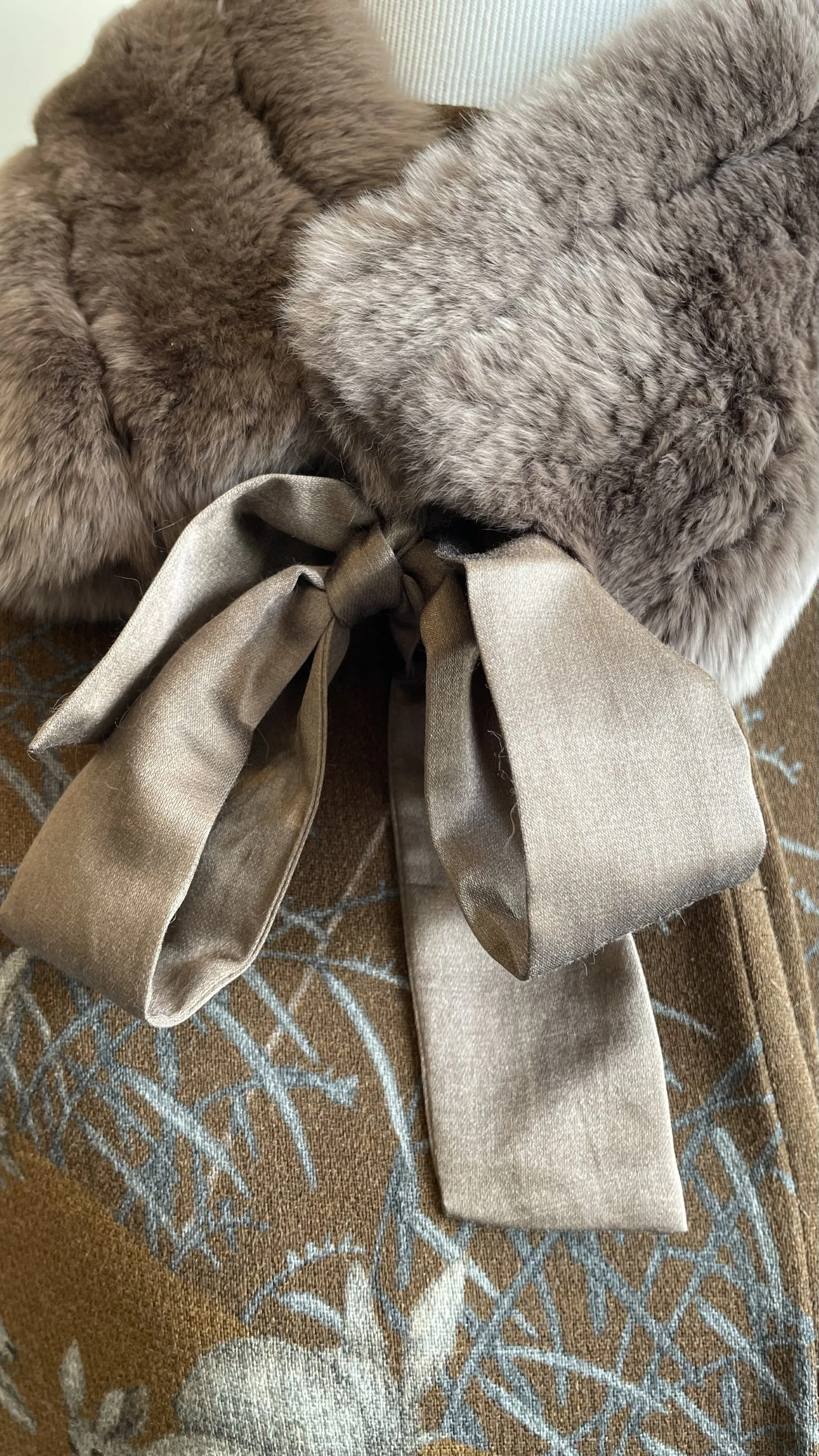 Cork Bunny Fur Collar with Silk Tie