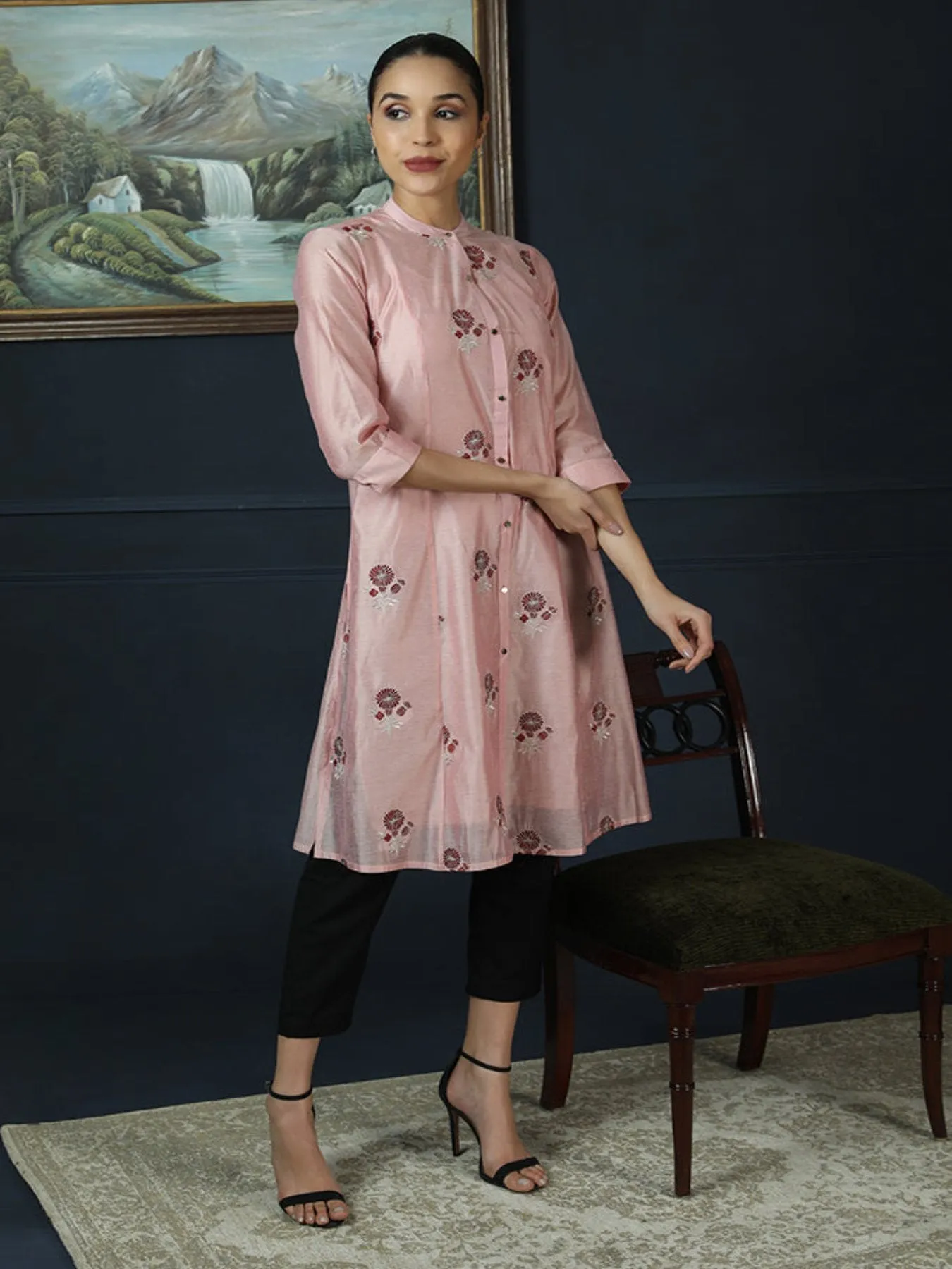 Luxurious Closed Collar Embroidered Kurta