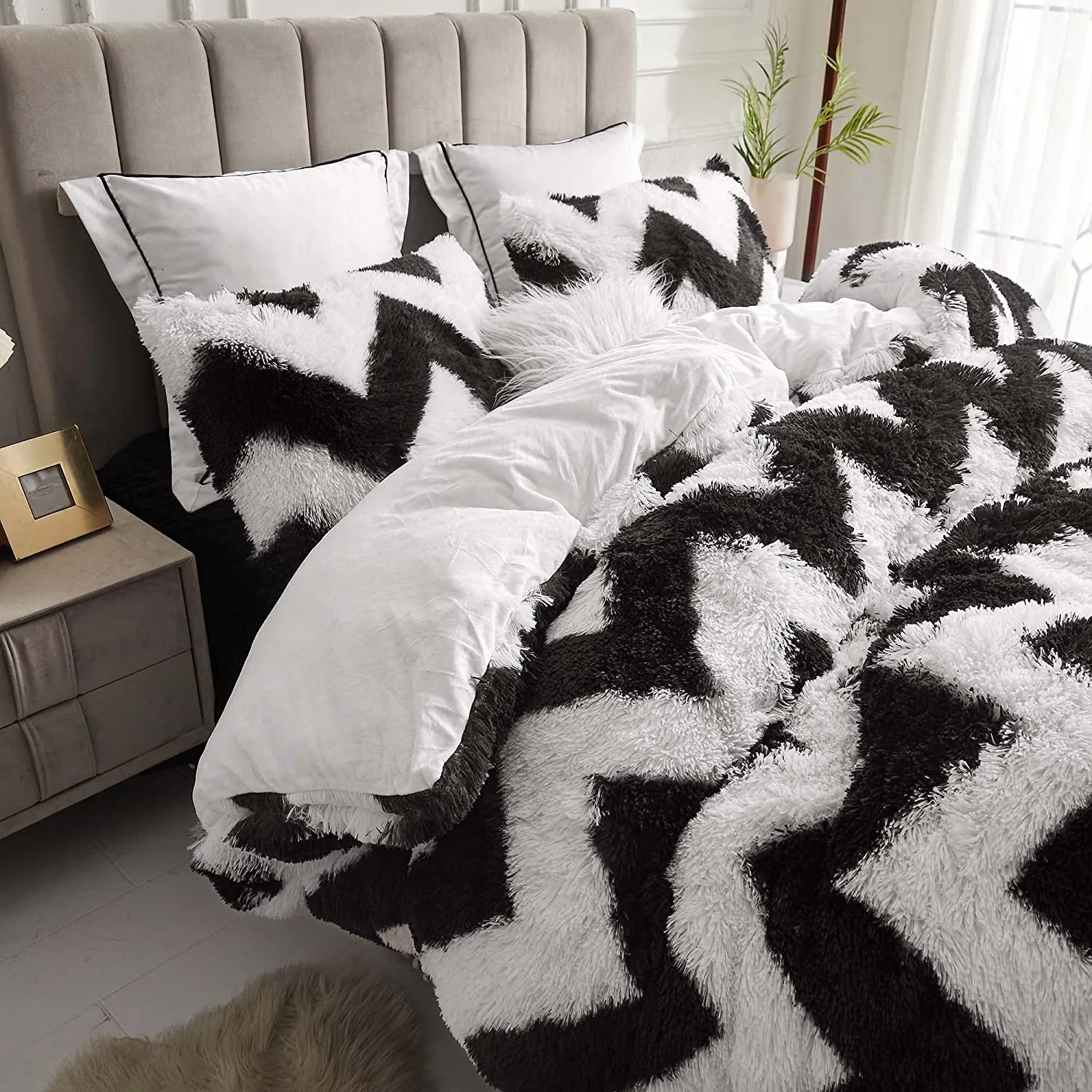 The Softy Black Zig Zag Bed Set