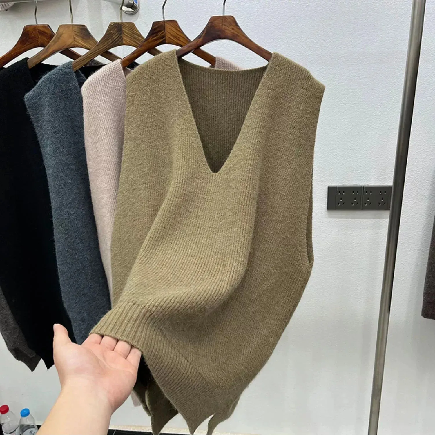 Thicken Warm Sweater Vests Women Loose Casual Solid Elegant Simple Korean Style Daily Soft Design Chic Female Tops  C-184